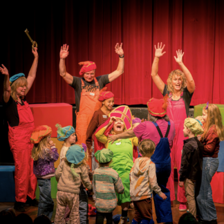 De Buren van Marlies spelen een kindervoorstelling in Theater In de Lugt in Rotterdam Overschie
